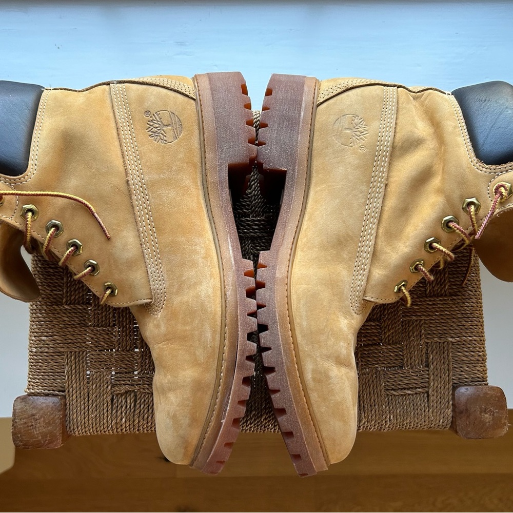 Timberland Classic size 9